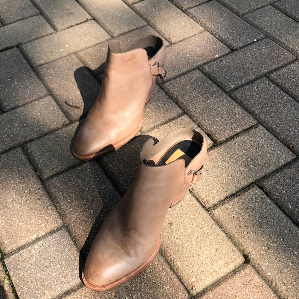 Dolce Vita shoes 8.5